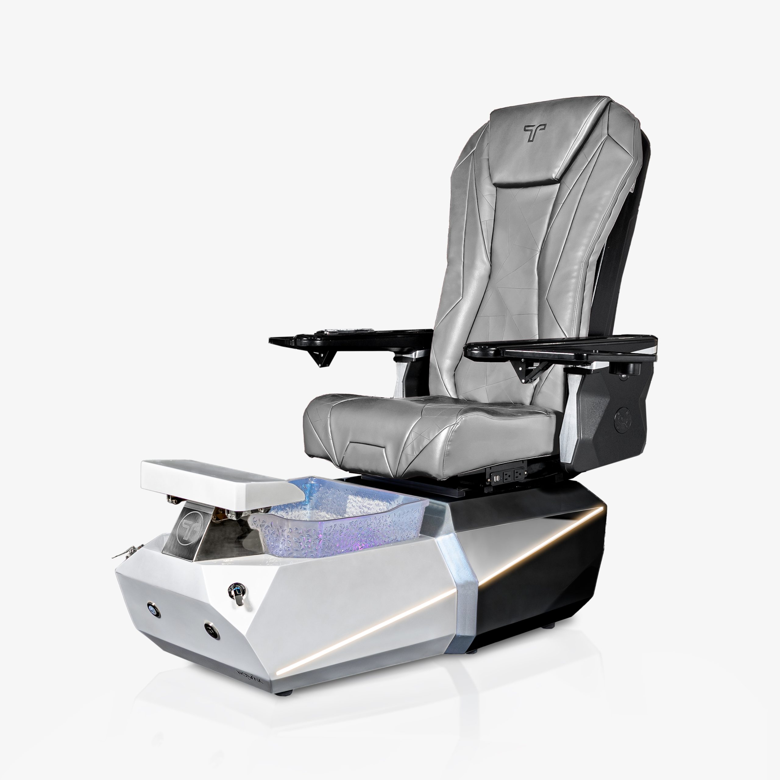 Novak-BW-Triump-Black-Gray-scaled